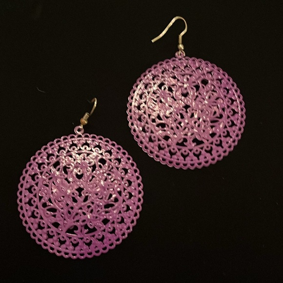 Purple Lace-like Round Dangly  Earrings - Picture 15 of 17